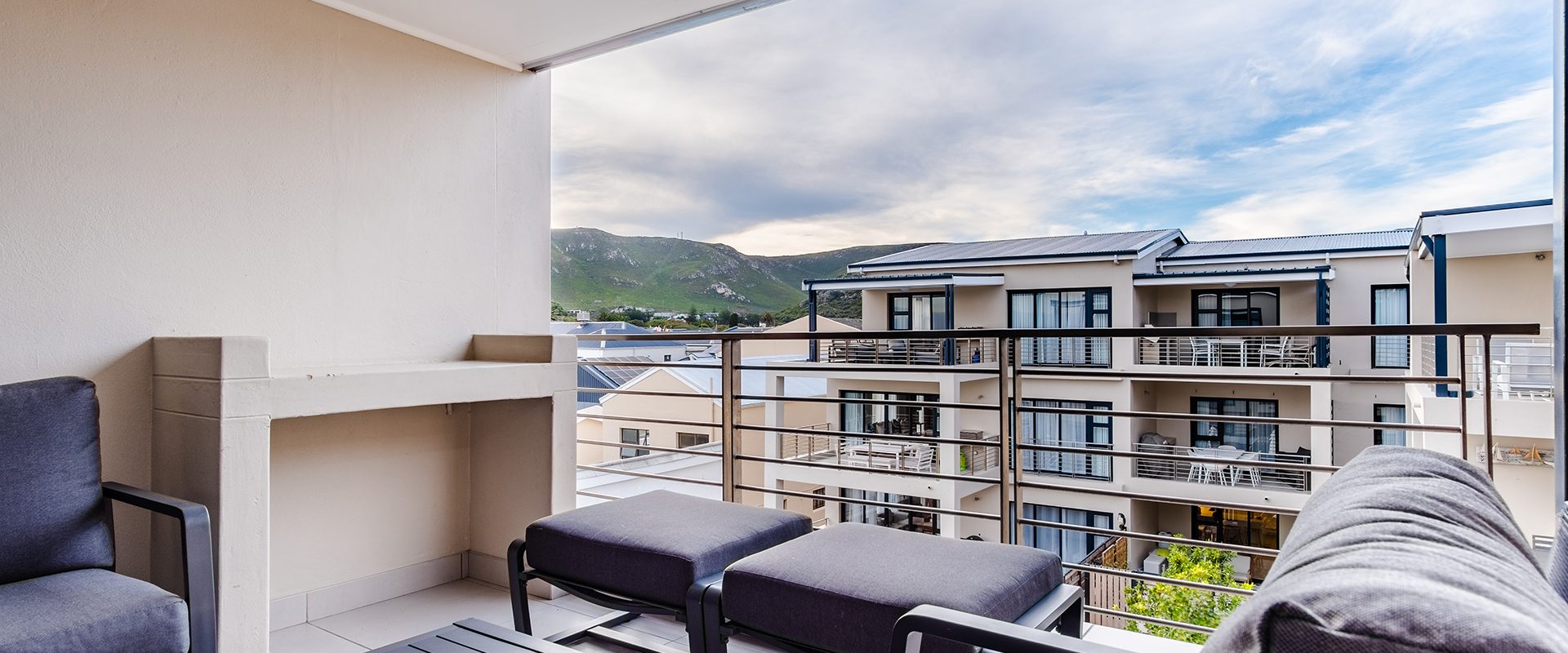 Hermanus Beachfront - Mountain View